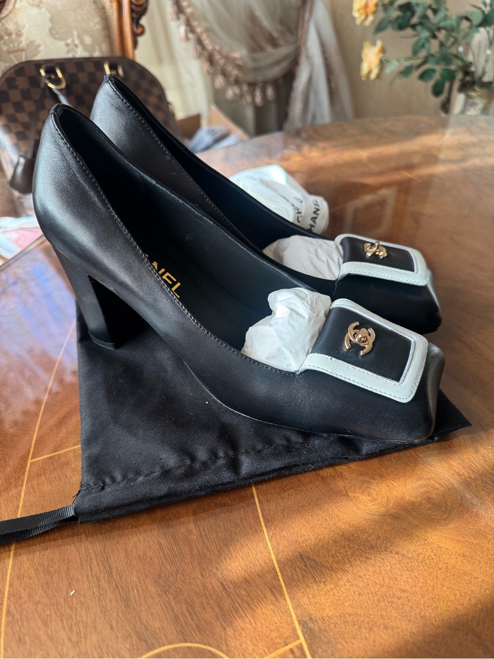 Black and White Square-Toe Leather Pumps with Gold CC Sz 40.0